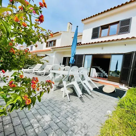 Tiki House Gasthuis Ferrel (Leiria)