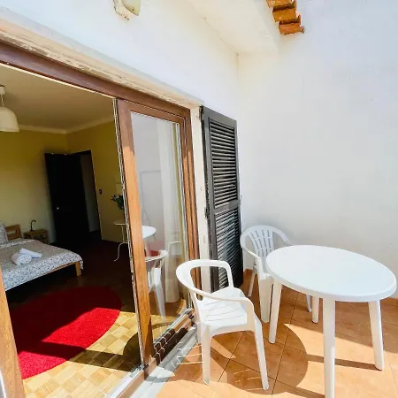 Gasthuis Tiki House Ferrel (Leiria)